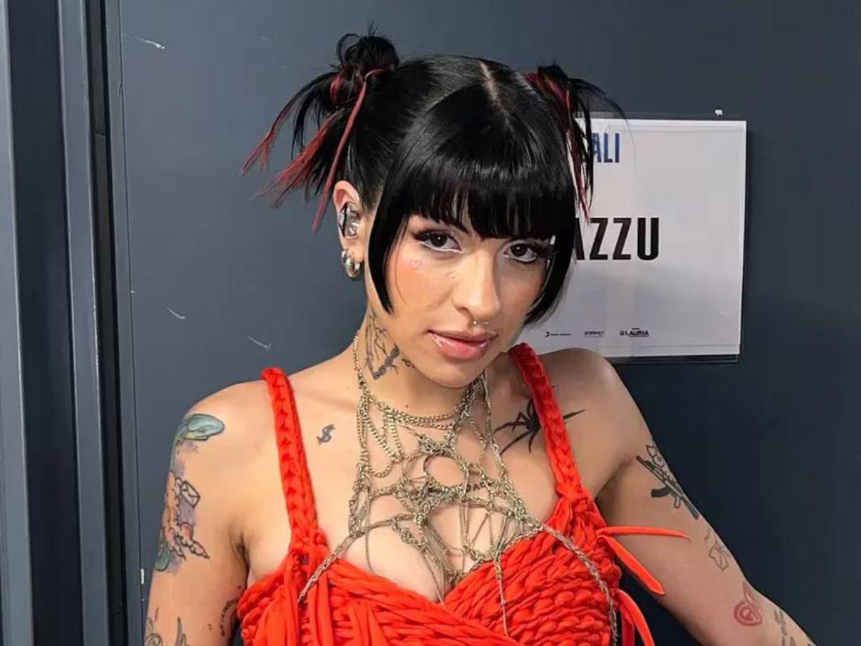 Recientemente Cazzu se pronunció a través de sus redes sociales, asegurando que su estado de ánimo se encuentra bien, esto ante los rumores de que se encuentra en depresión. 