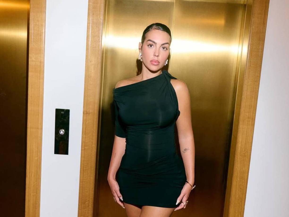 “Yo estas cosas no las entiendo. Georgina lleva subiendo fotos de sus hijos desde que han nacido, en su documental salen bastante, creo que la mayoría de gente los reconocería por la calle. Ahora la da por taparles la cara en Instagram”, señalan.