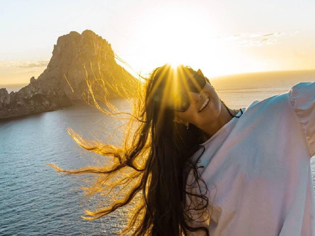 En sus redes sociales compartía todo lo relacionado con sus actuaciones como esquiadora y su vida cotidiana. Era amante de la fotografía, el mar y la cocina.