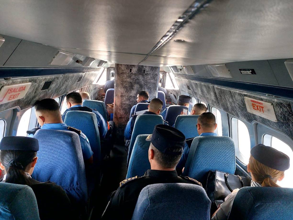 El Halcón 03, avión de la Policía Nacional de Honduras, partió a las 6:00 am desde el aeropuerto Toncontín, de Tegucigalpa, y en su retorno, previsto para este mismo día en horas de la tarde, traerá al imputado Gilbert Reyes.