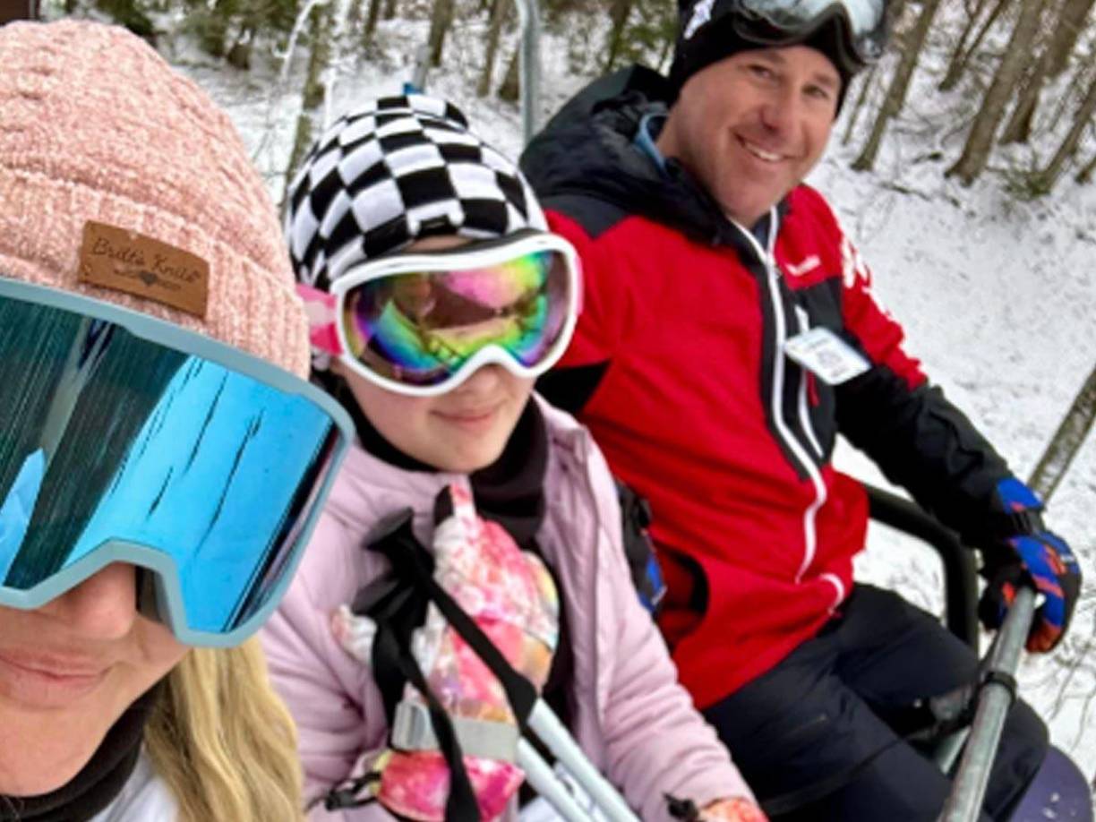 La pareja tenía perforaciones de bala.