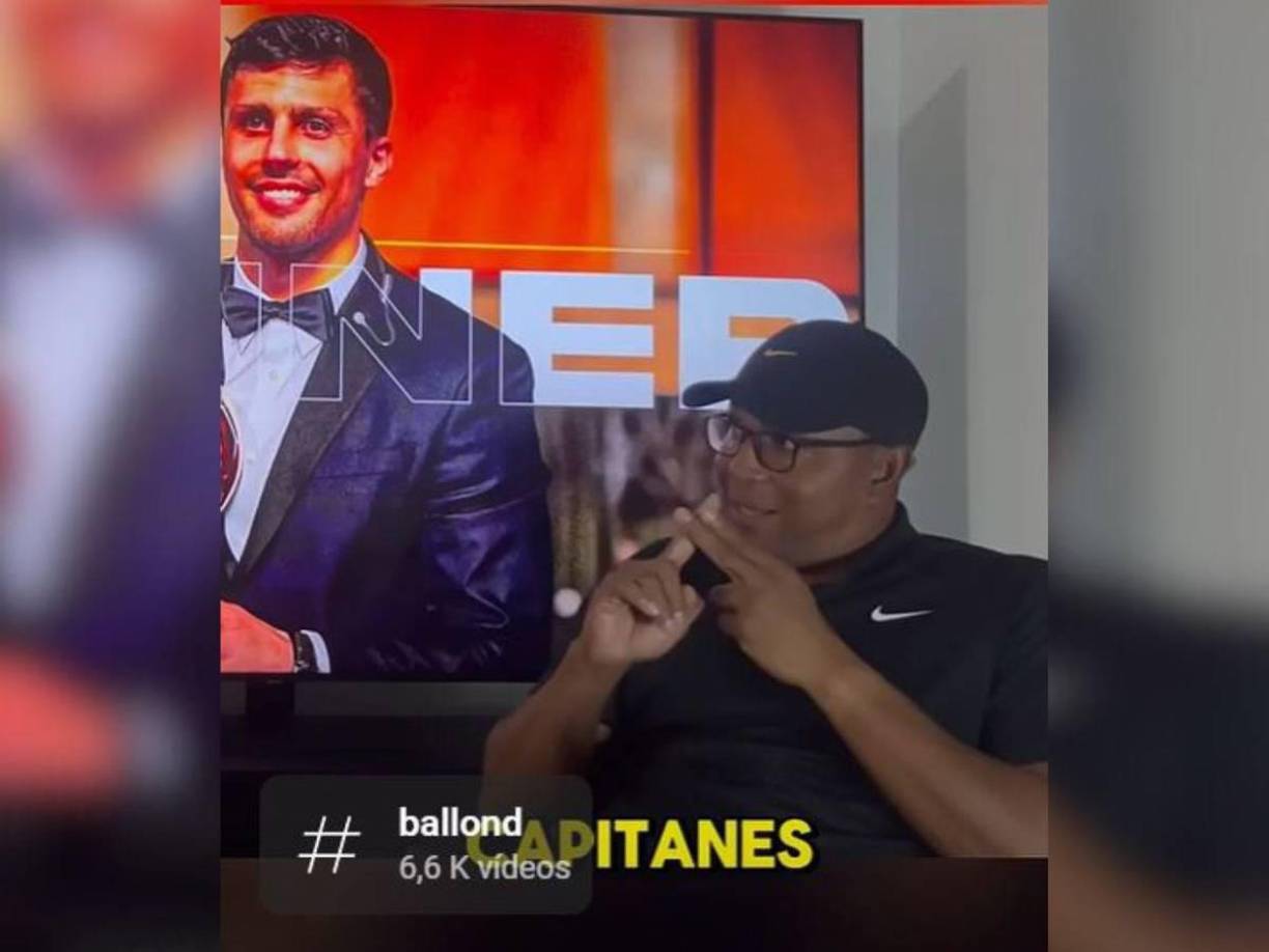 La descripción de su podcast añade que “a través de reacciones a los partidos y comentarios, los seguidores pueden vivir la emoción del fútbol junto a él.