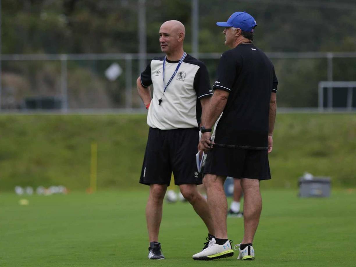 Eduardo Espinel se mostró muy ilusionado de dirigir a un equipo grande como lo es Olimpia. En conferencia de prensa no dejó de resaltar que necesitaba un reto como este.