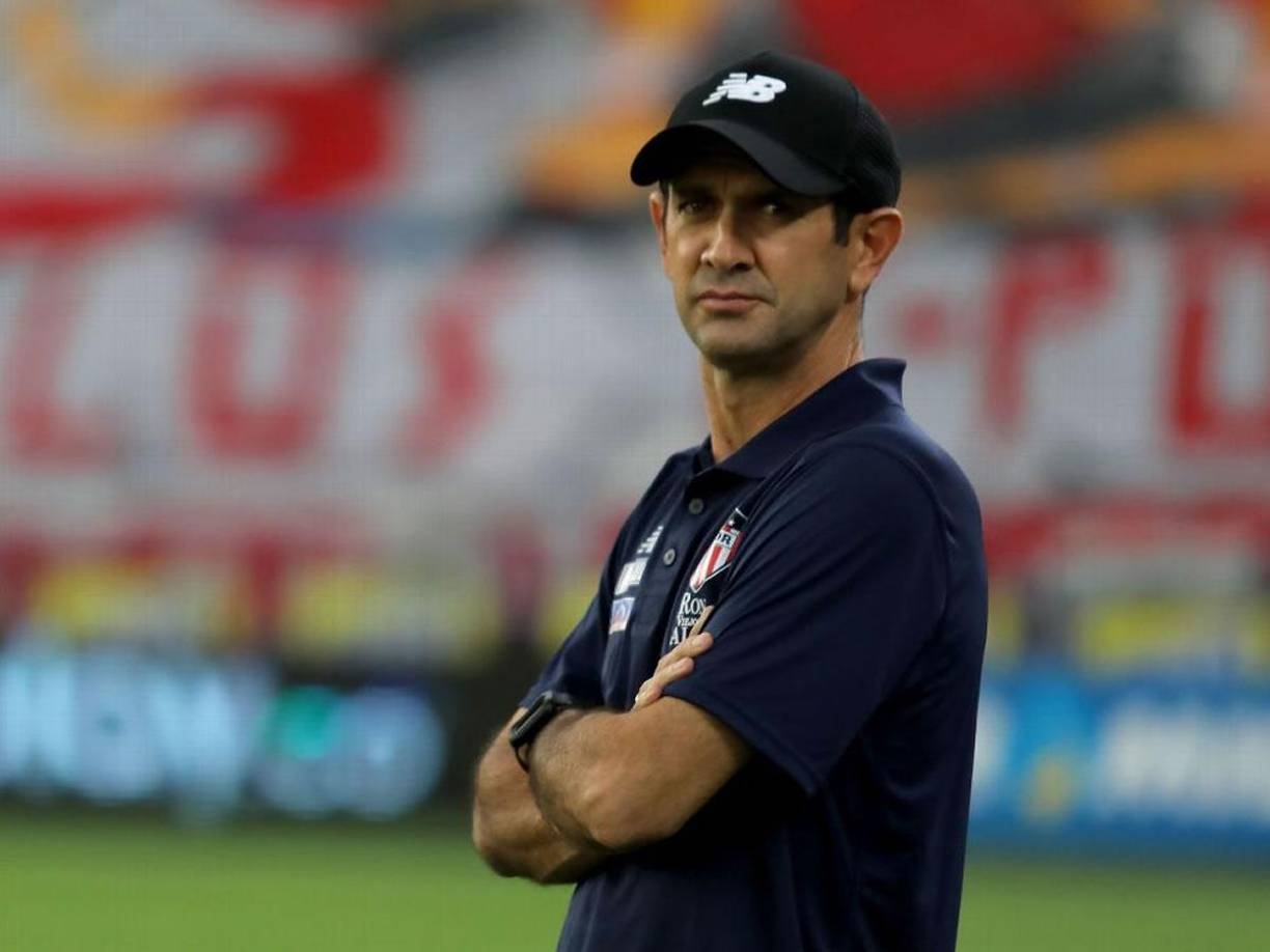 Arturo Reyes Montero - El técnico colombiano envió su currículum a las oficinadas del Olimpia. Estuvo al frente de la Sub-20, Sub-21 y fue interino de la selección mayor cafetera.