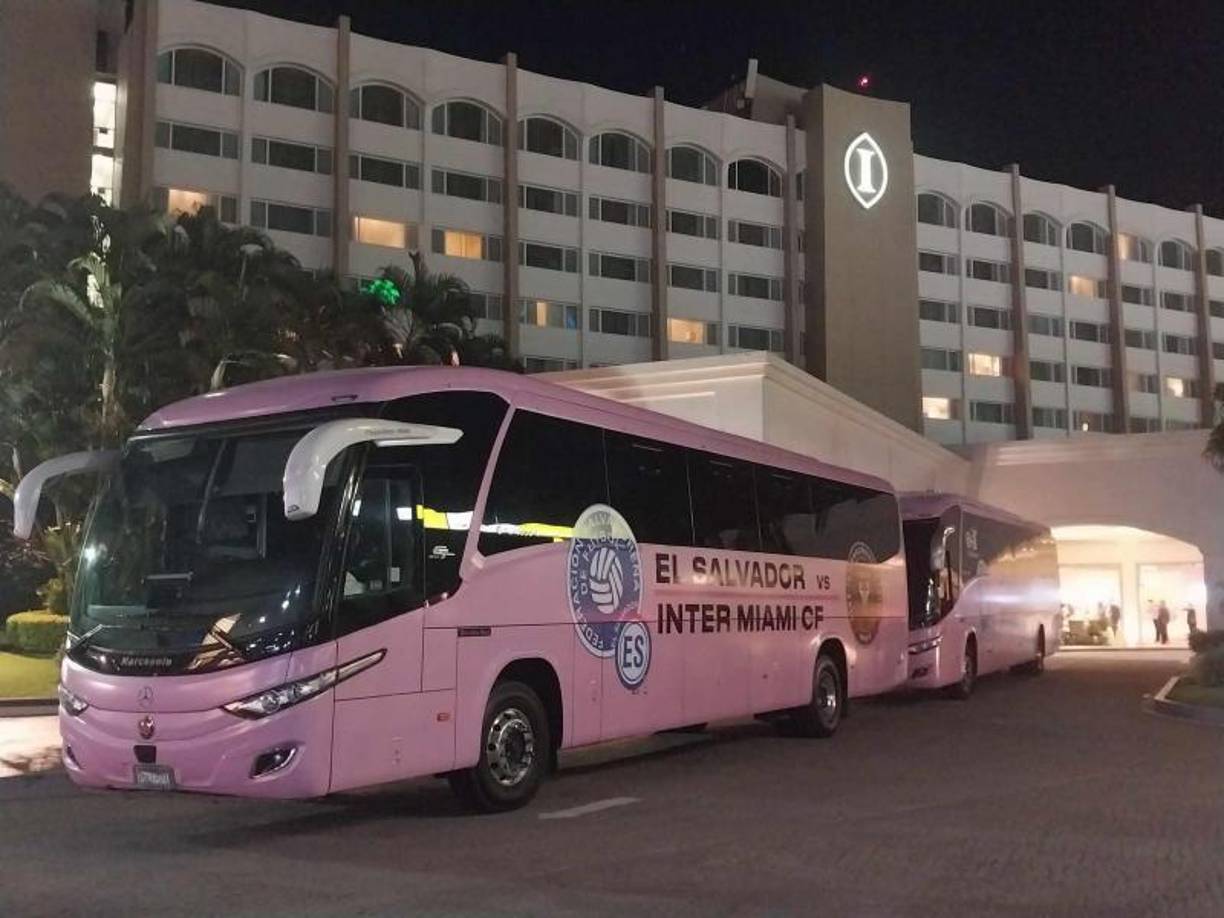 Este es el bus especial en el que Inter Miami se movilizará por toda la hermana República de El Salvador. Estará fuertemente custodiado.