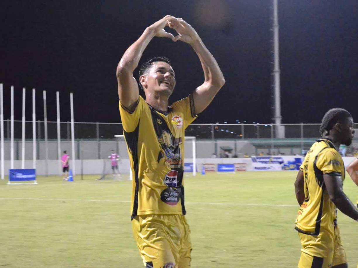 4. Roberto Moreira - El delantero paraguayo del Génesis de Comayagua suma seis goles en el actual Torneo Apertura 2024. Uno lo hizo de penal.