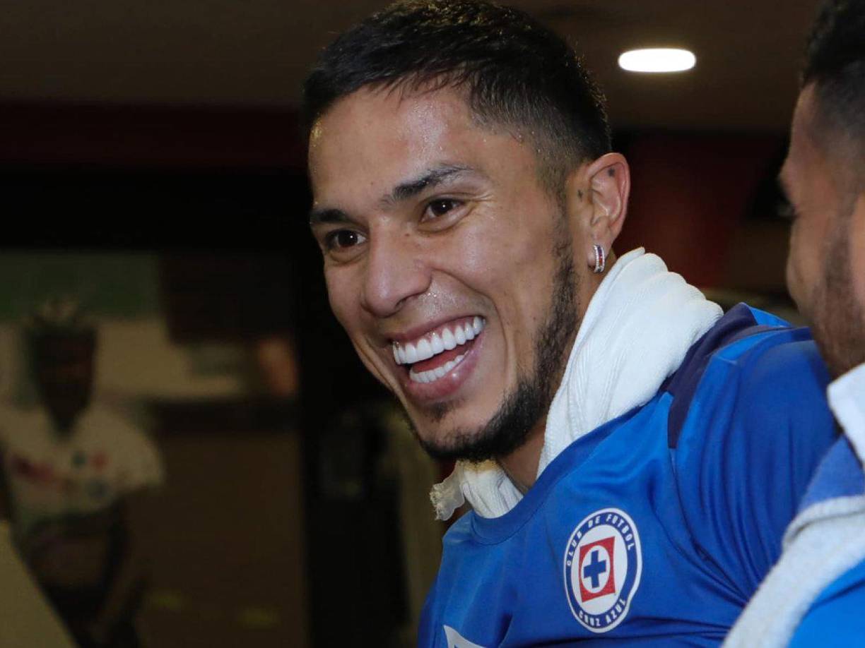 Los orígenes de los problemas del defensor mexicano arrancaron, según su propia interpretación, cuando este comenzó a tener éxito y empezó a llegar el dinero a la vida de su círculo cercano. 