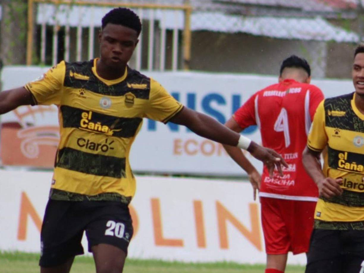 Daniel Carter Bodden fue la figura al marcar un doblete en la goleada de 3-0 del Real España ante Real Sociedad. El chico ingresó desde la banca y en sus festejos emuló al gran Carlos Pavón.