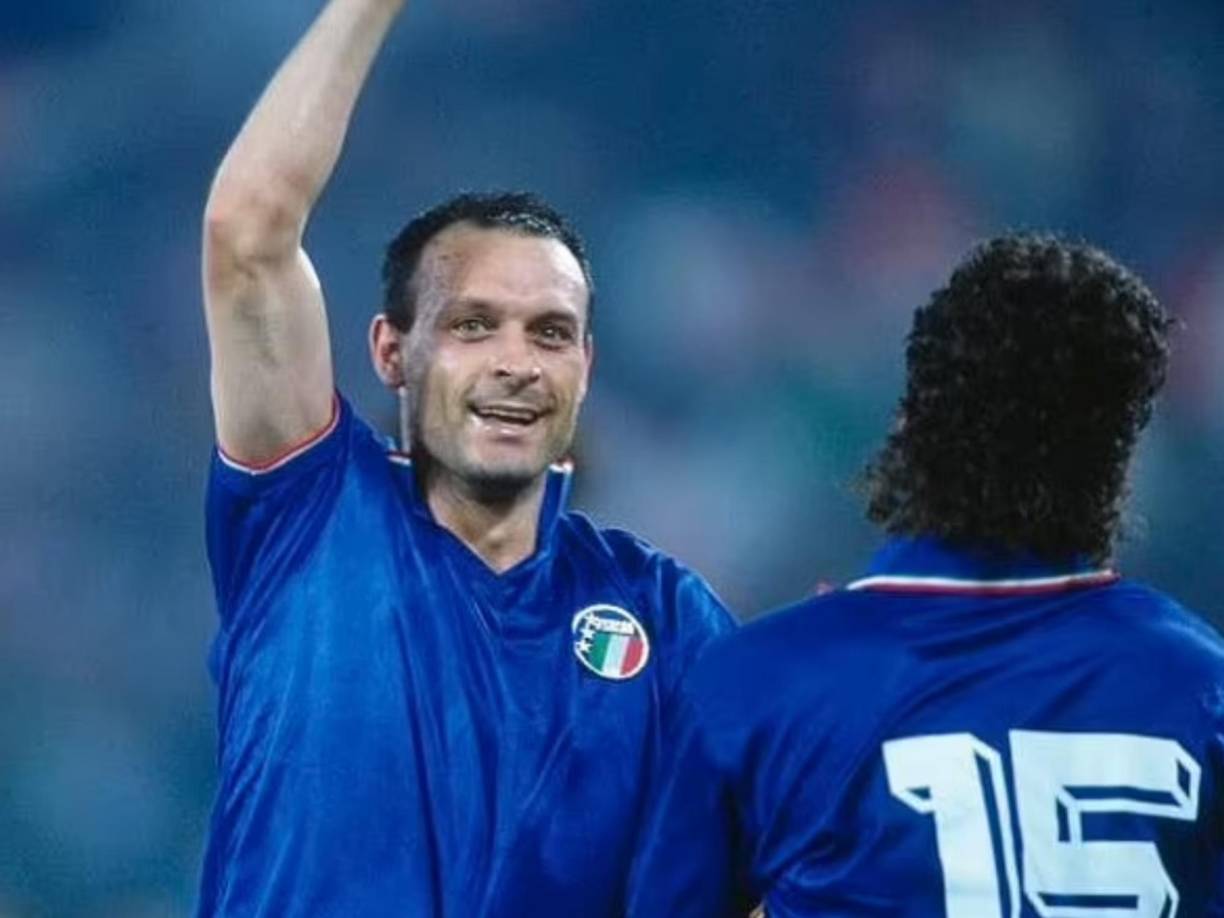 Maurizio es primo del famoso Totó Schillaci, quien aparece en esta imagen. Marcó seis goles en el Mundial de 1990 con Italia. A nivel de clubes estuvo en el Inter de Milán y Juventus.