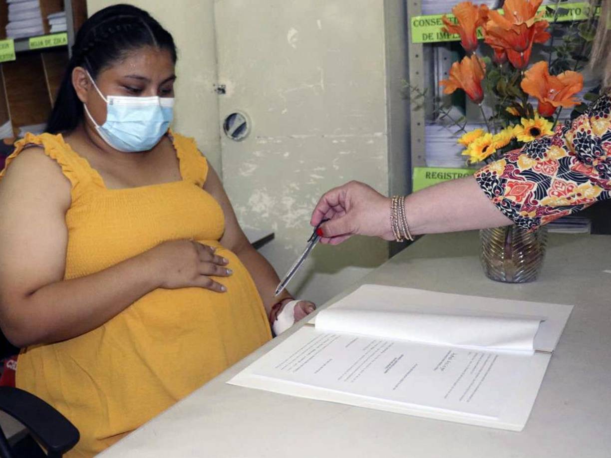 Andrés está al cuidado de su esposa y espera que el nacimiento se dé en la tercera semana de septiembre.