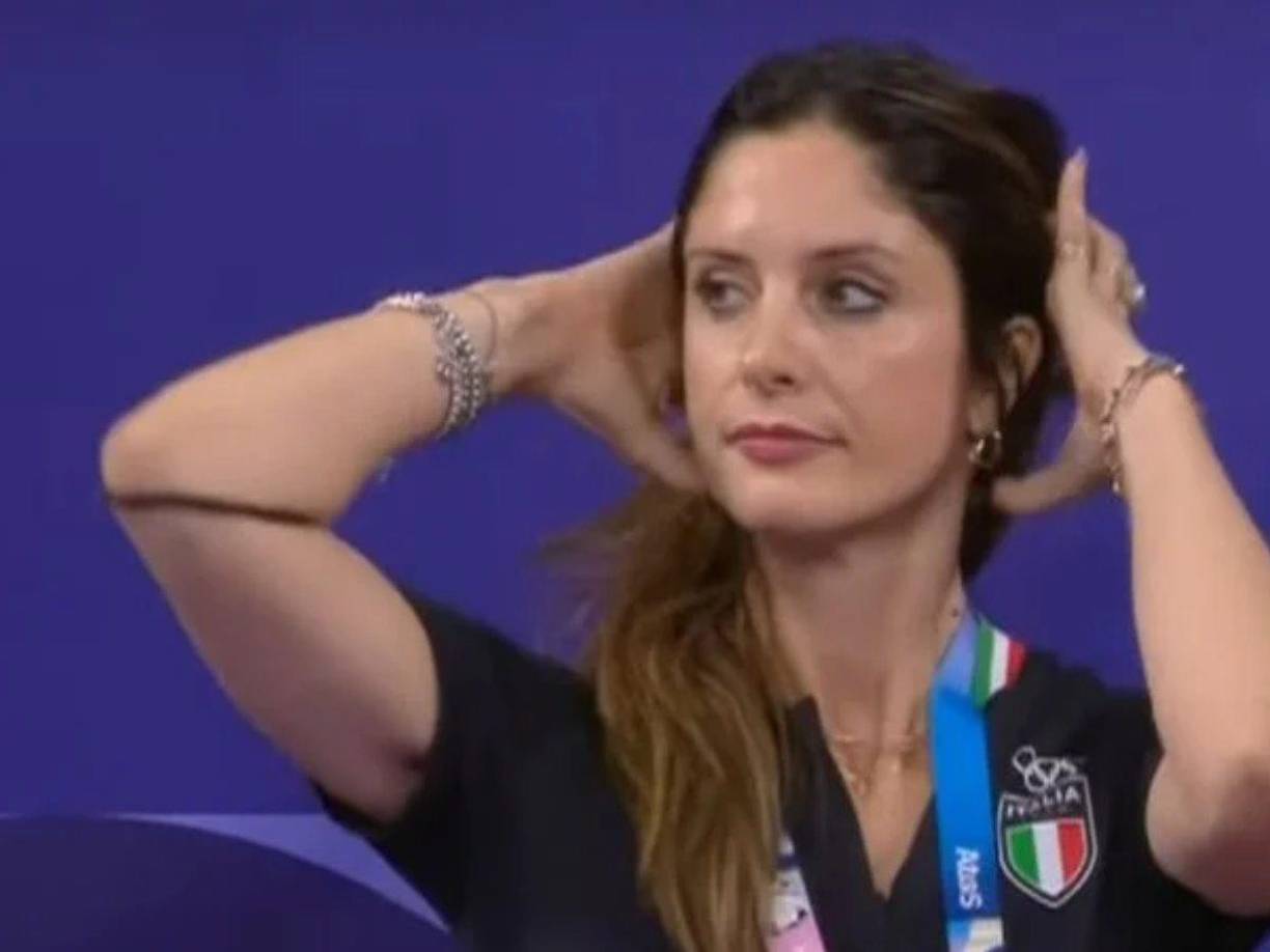 La entrenadora de nacionalidad italiana causa revuelo en redes sociales por su físico.