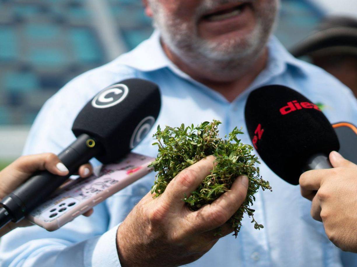 “No quiero que después de un partido esto quede desecho y nos vayan a echar la culpa a nosotros, mientras no tengamos el dictamen legal y la opinión de todos nuestros expertos, no vamos a dar por recibido esta cancha”, denunció el alcalde Roberto Contreras. 