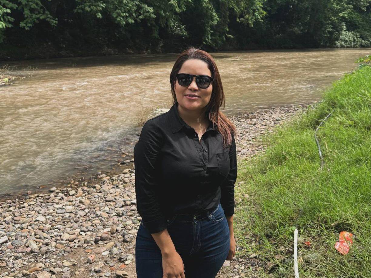 ”Me dolió porque estaba pequeña, porque cada vez que jugaba la selección yo pedía que me compraran el periódico para tener su foto (poster)”, confesó Ariela en referencia a Carlos Pavón.