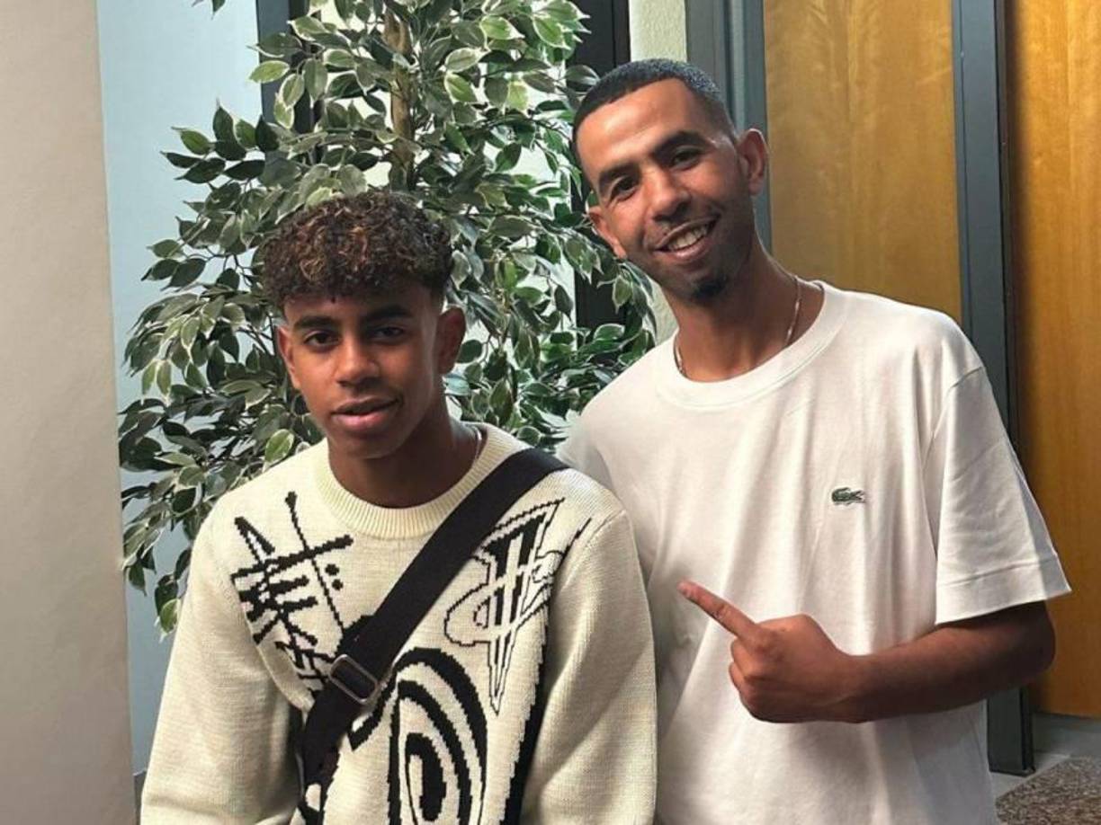 Su padre Mounir pasa muy pendiente de él y es su principal consejero, no le metió presión a la hora de decidir en que selección jugar.