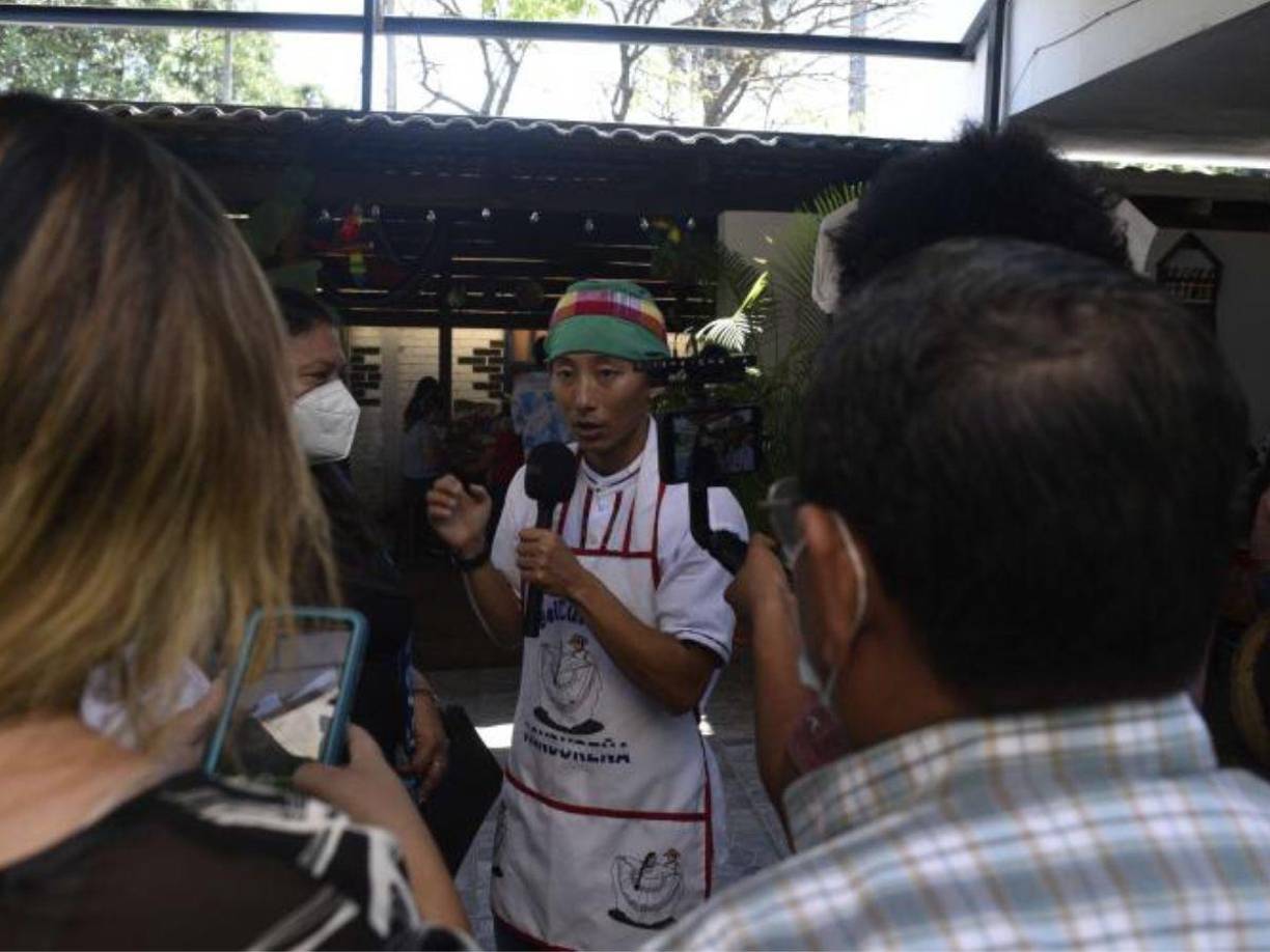 El negocio de Xiomara Mendez estuvo sumamente concurrido por los seguidores del influencer japonés.