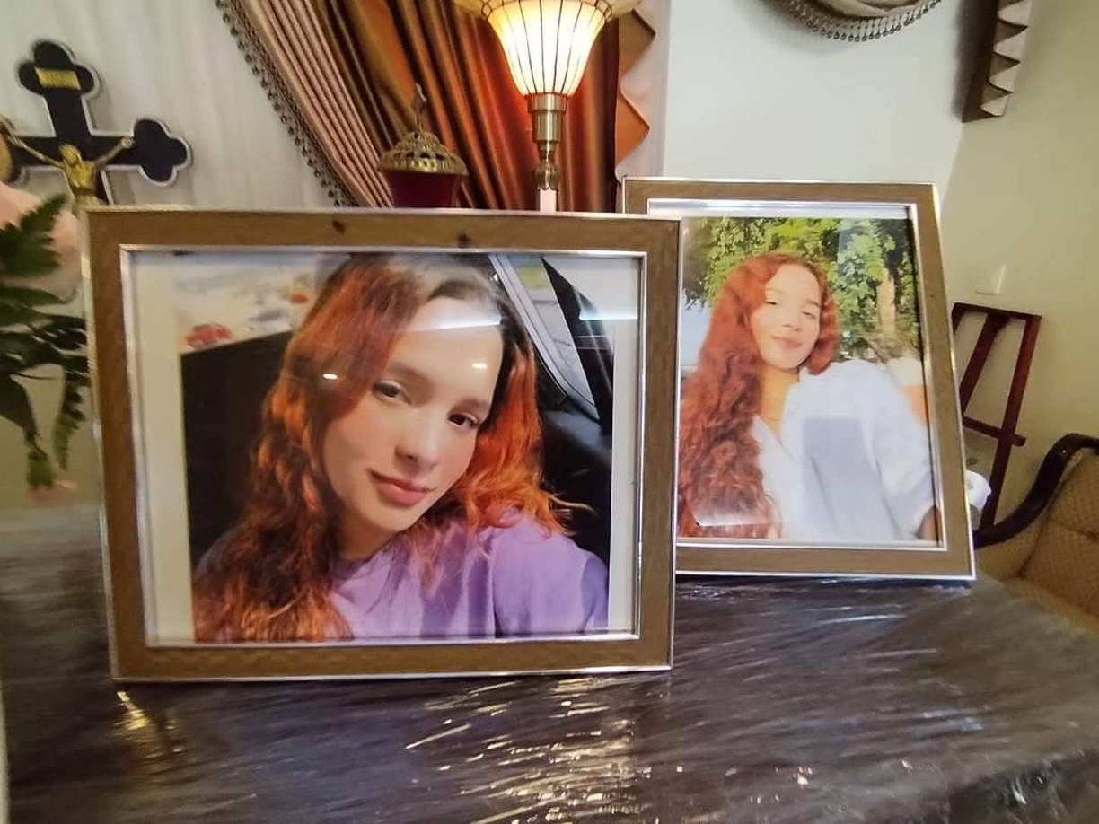 Los restos mortales de Mía Pamela Cáceres fueron velados este lunes en funeraria “Amor Eterno” entre llanto y dolor de sus familiares, amigos y miembros de la iglesia donde asistía con sus padres en Tocoa, Colón.