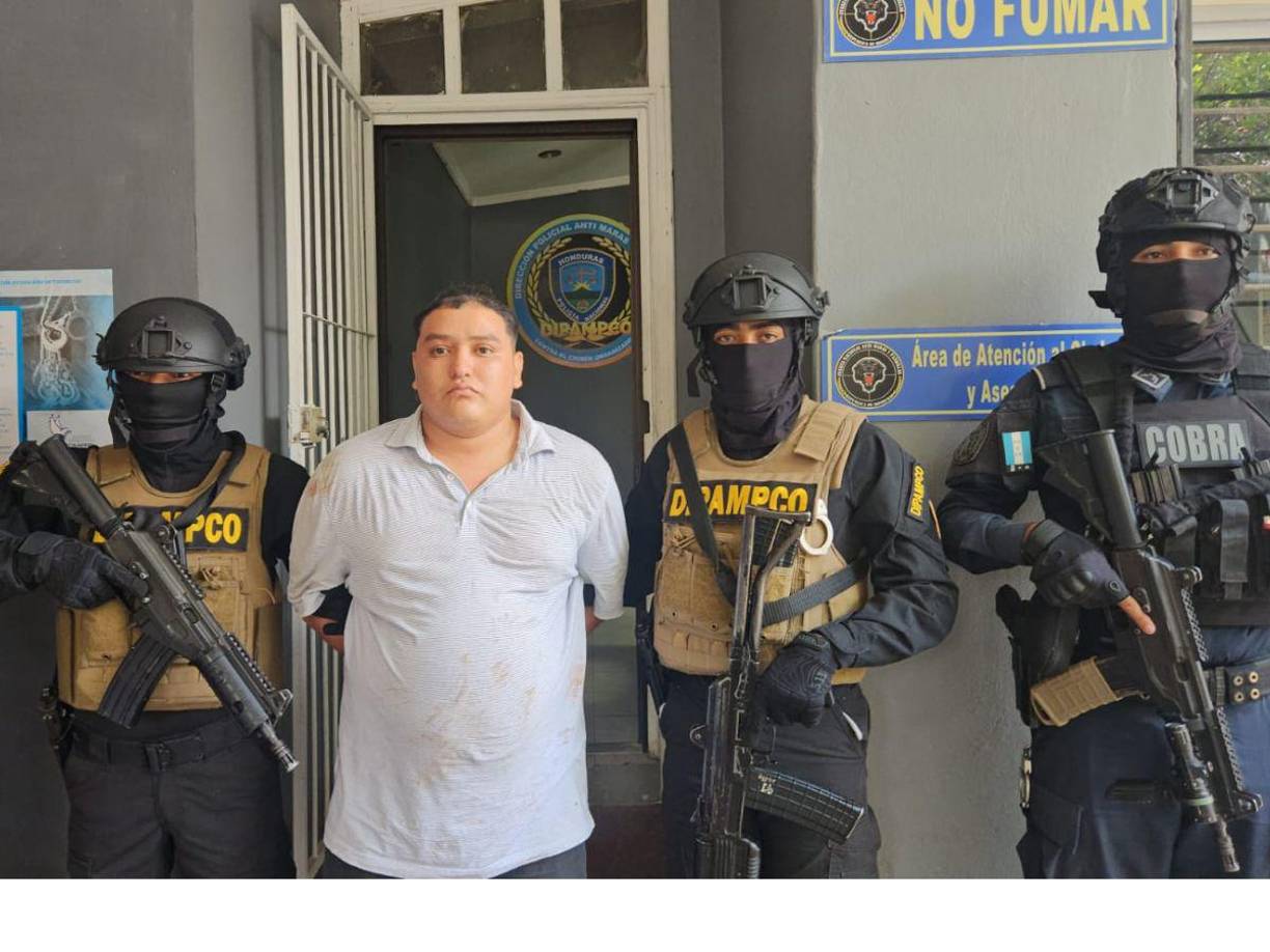 Este es el primer detenido y hay suficientes indicios técnicos y científicos que llevan a suponerlo responsable de participar en esta masacre, de acuerdo con las autoridades.