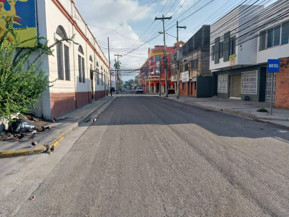 “Yo estoy asignado en el parqueo y lo vengo a apoyar a él (al otro guardia) y en eso, cuando yo lo tengo agarrado a él (el atacante), me arrebató el arma y disparó”, dijo Jimmy Hernández, quien resultó con un roce de bala en su brazo izquierdo.