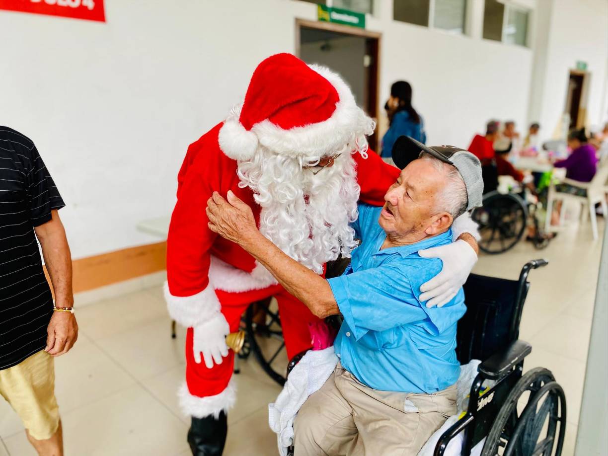 Omar Bueso, 16 años alegrando la Navidad de los sampedranos