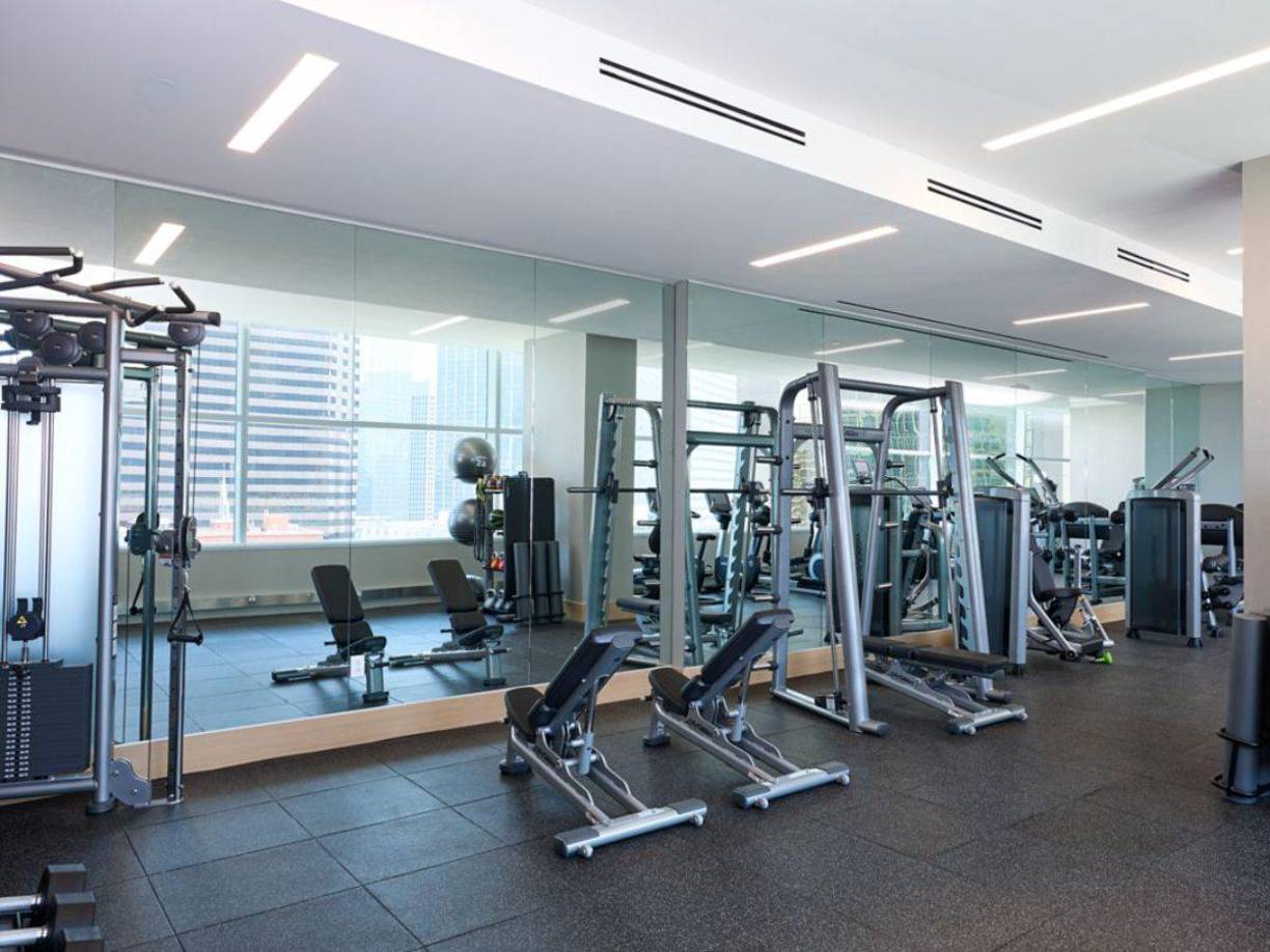 El hotel cuenta con un moderno gimnasio. 