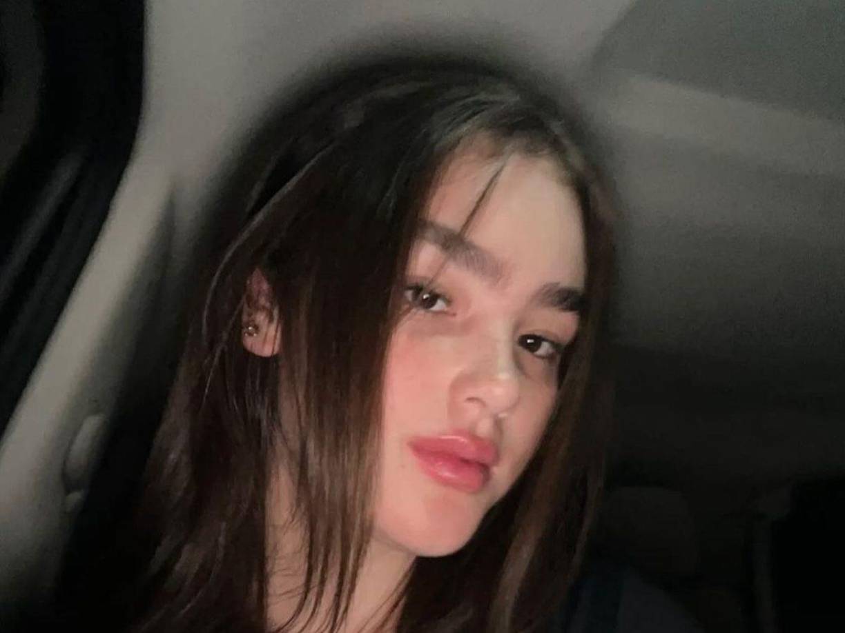 La chica en esta ocasión ha decidido mostrar abiertamente su amor al compartir algunas fotografías junto a su pareja en su cuenta de Instagram.