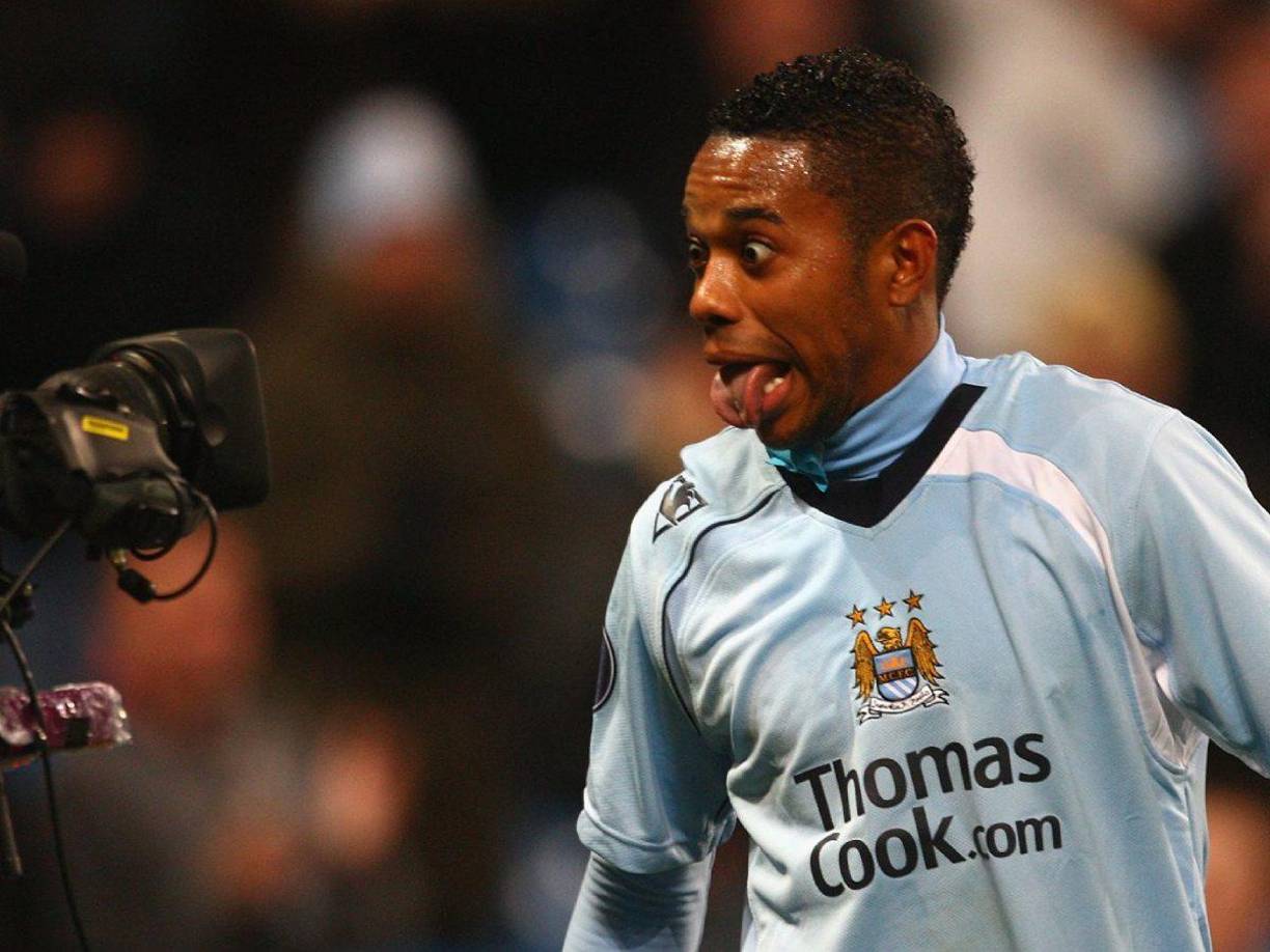 Los abogados de Robinho están trabajando actualmente en la apelación de su sentencia. Según la ley brasileña, Robinho podría optar a un régimen carcelario más flexible por buena conducta, siendo elegible en 2027, cuando haya cumplido casi la mitad de su condena. Hasta entonces, se le mantendrá bajo el régimen penitenciario establecido.