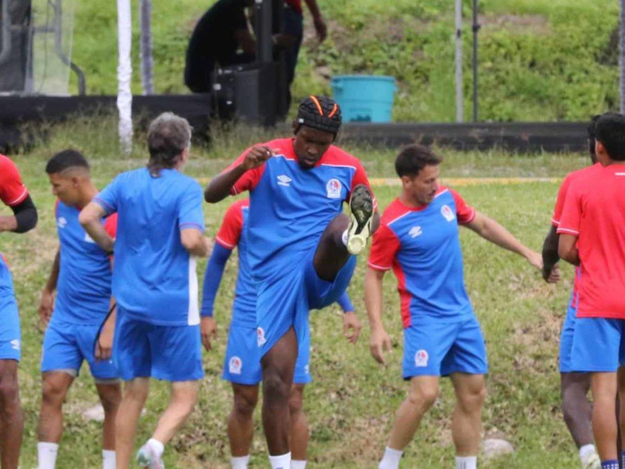 Alberth Elis recibió el permiso del entrenador Pedro Troglio para unirse al grupo.