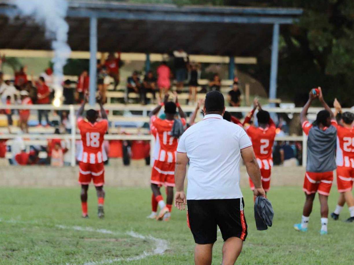 El El Club Deportivo y Social Vida jugó por primera vez un partido de Liga de Ascenso y lo hizo en Roatán. 