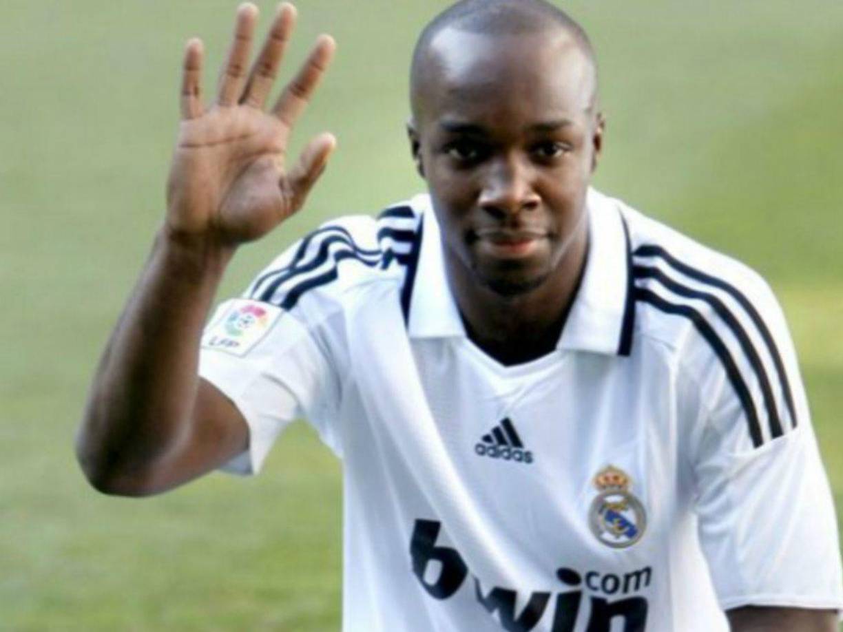 ¿Por qué FIFA se negó a habilitar la transferencia? El argumento fue que Diarra tenía contrato vigente con el Lokomotiv por lo que no podía llegar en calidad de libre al Charleroi, salvo que pague su propia rescisión.