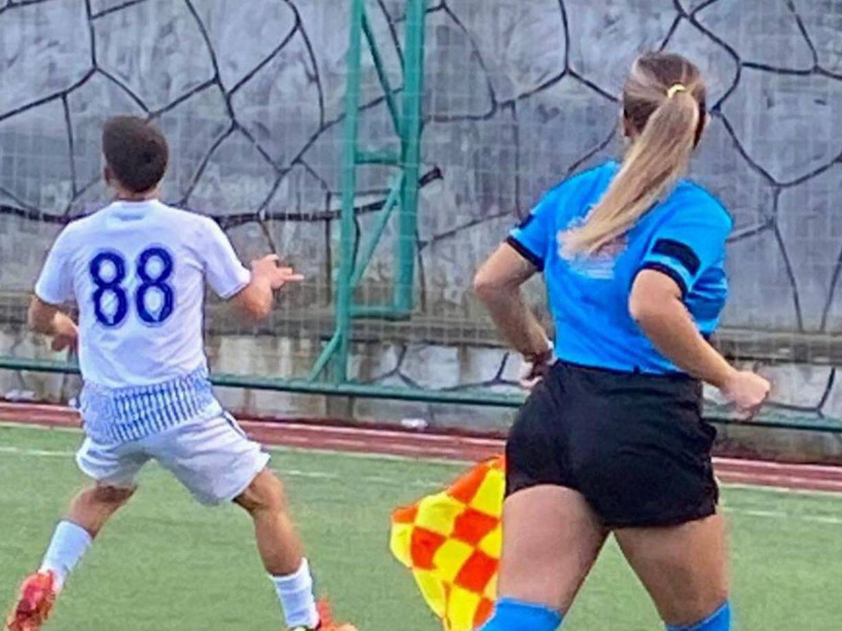 La bella chica cuenta con 24 años de edad.