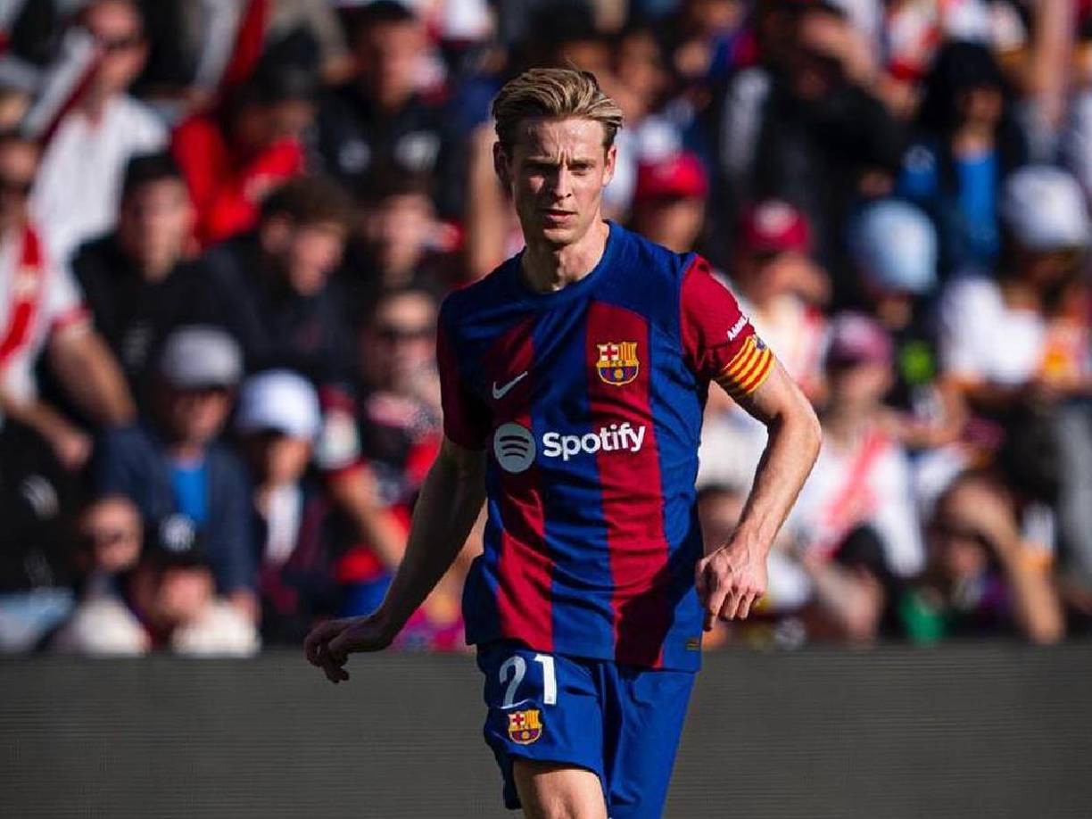 Frenkie De Jong también se hubiese ido, ya que estaba en la lista, en parte para sacar dinero y poder traer a Bernardo Silva, uno de los grandes deseos de Xavi.