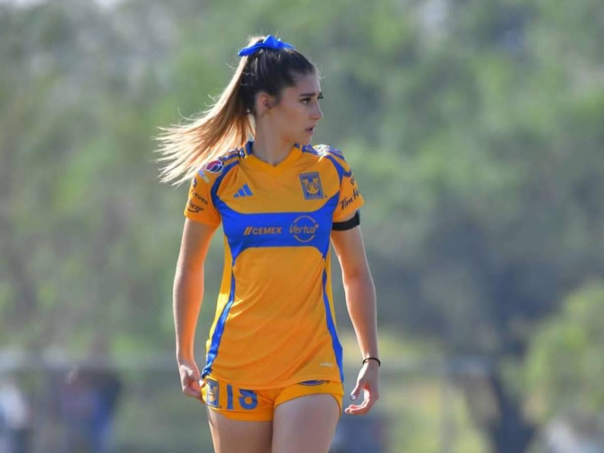 Sin embargo, a un año de su llegada al conjunto regiomontano, todo ha sido luz y sombra para la delantera de 19 años, puesto que ha tenido muy poca actividad con el equipo.