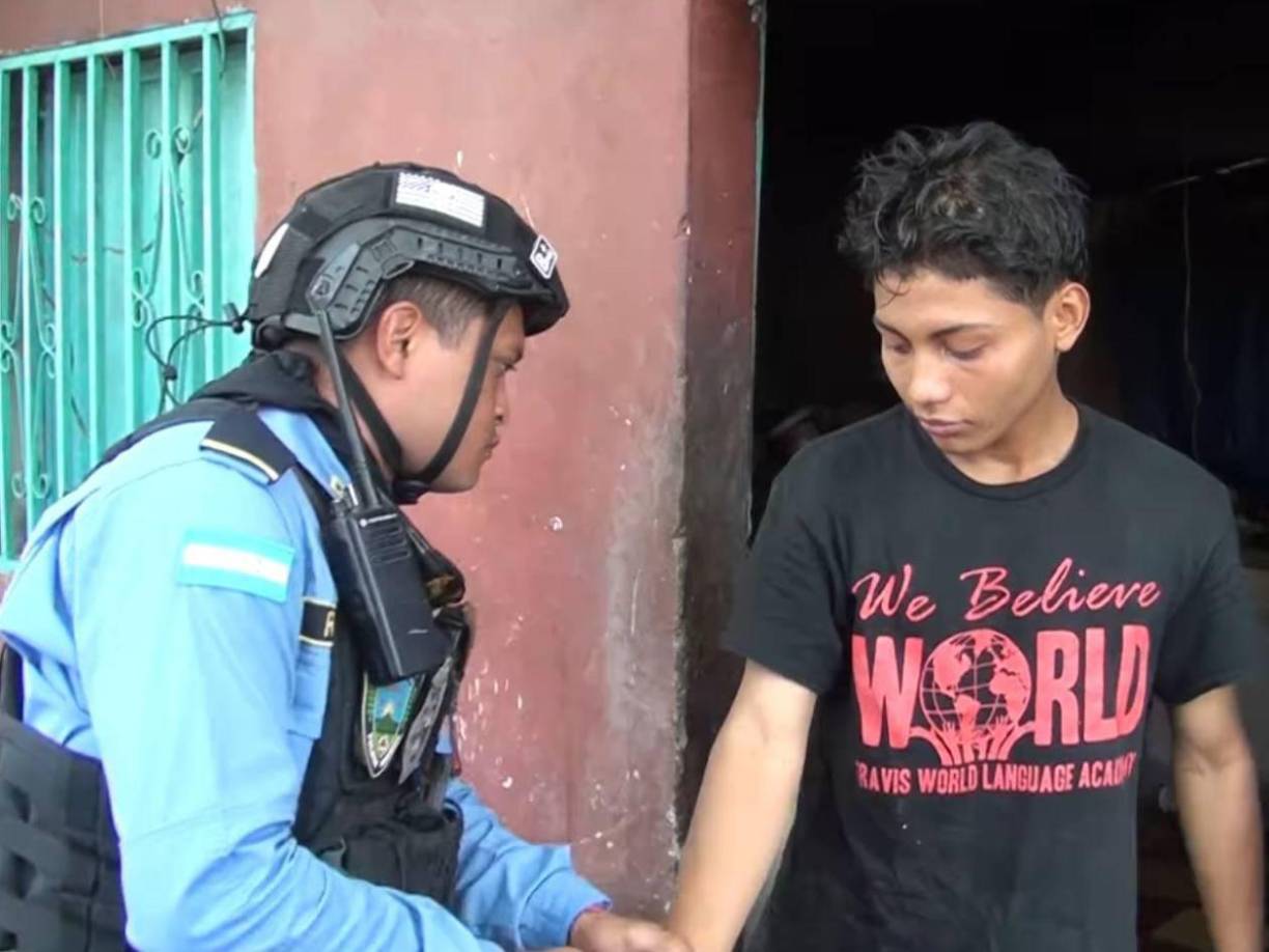 El amor y la lealtad de los padres de <b>César Esaú Canales</b>, un joven de 19 años, fueron puestos a prueba tras un incidente en el que este incendió su vivienda luego de una discusión con su hermano en la colonia <b>La Cumbre Chorotega</b>, Choluteca. 