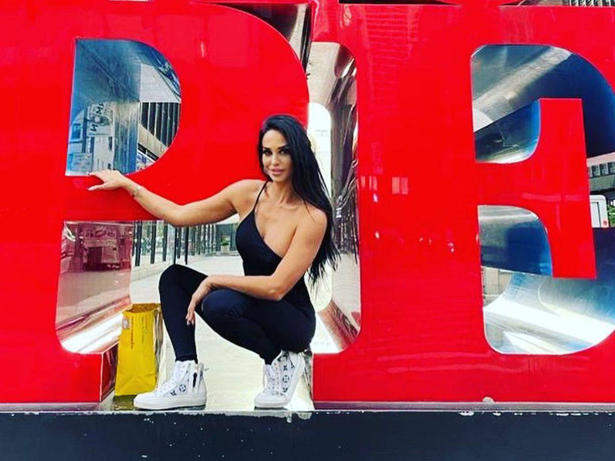 “Conocí a Cristiano Ronaldo en 2009, en una fiesta, en concreto. Teníamos amigos en común y me invitaron. Allí estaba él, en esa fiesta con otras personas”, comenzó diciendo la joven.