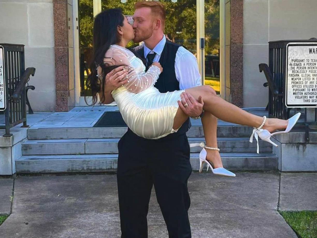 Sobre Dicus se sabe que es electricista, que en su secundaria jugó fútbol americano y lucha libre.