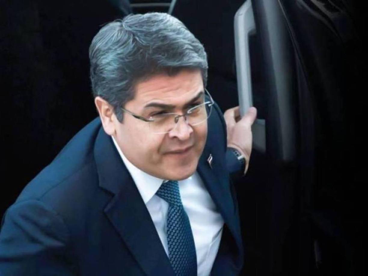 “Mi cliente no se transportó solo, se sentía incómodo en esa gran multitud. Es el expresidente de Honduras, algunos en el transporte pueden ser parte de un grupo terrorista”, expresó Colón.