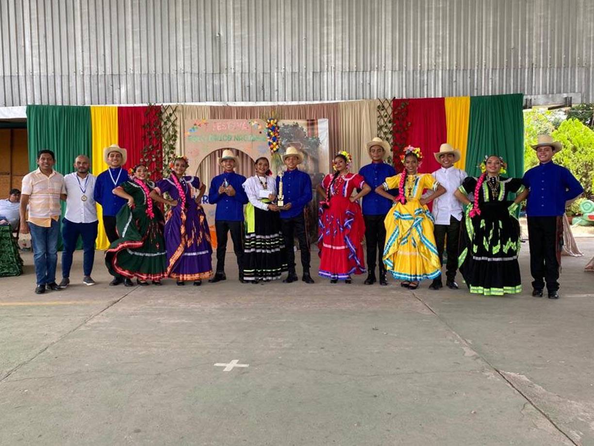 El Instituto Roberto Micheletti ganó el primer lugar en la categoría de nivel medio, Mejor Presencia Escénica y el premio al Mejor Danzante Masculino