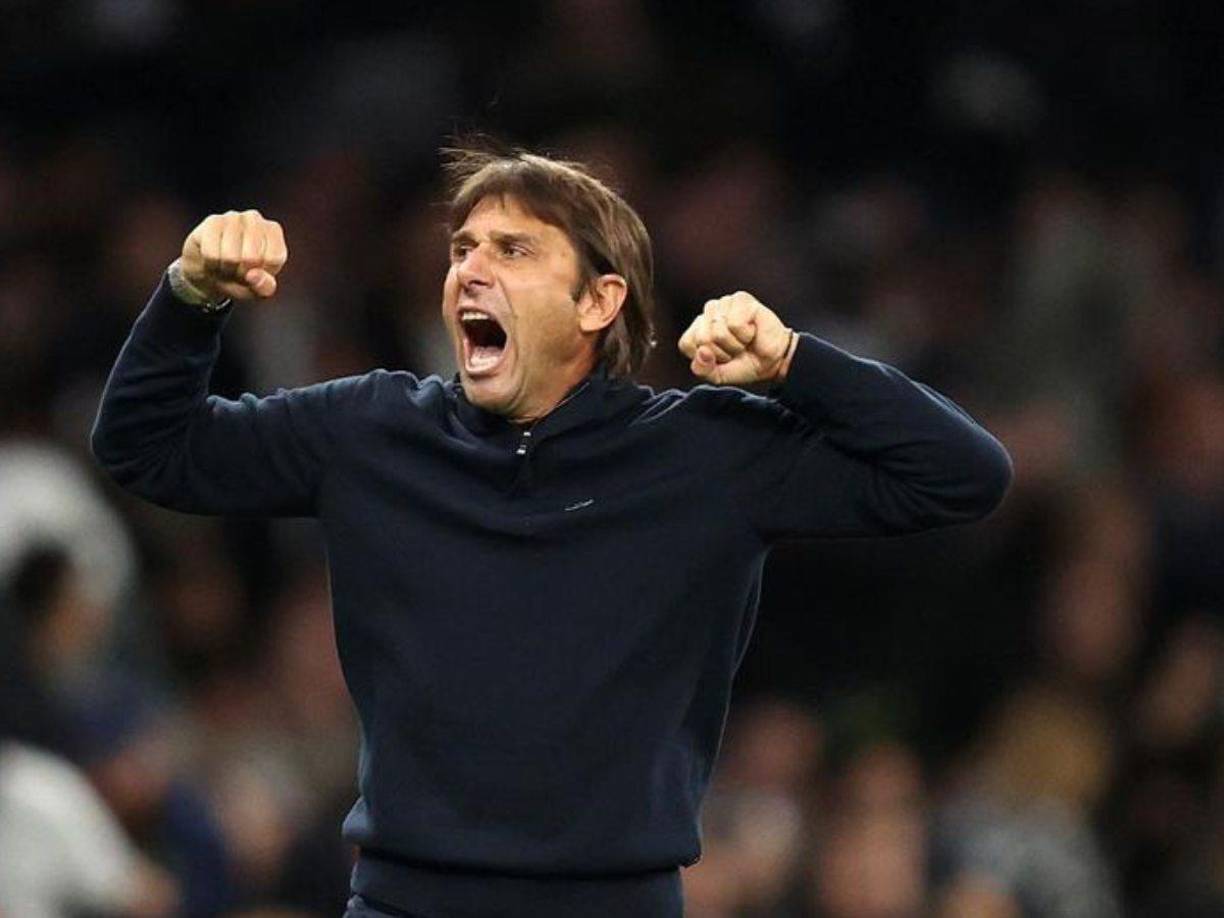 Según Fabrizio Romano, Antonio Conte ha recibido una oferta del Napoli y el estratega estaría cerca de convertirse en nuevo estratega del cuadro napolitano.