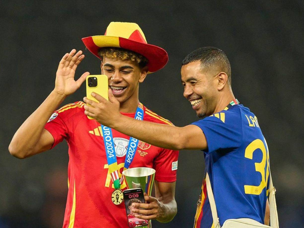 Mounir Nasraoui, el padre del jugador internacional del F.C. Barcelona Lamine Yamal, ha sido apuñalado. La noticia genera consternación y repudio. 