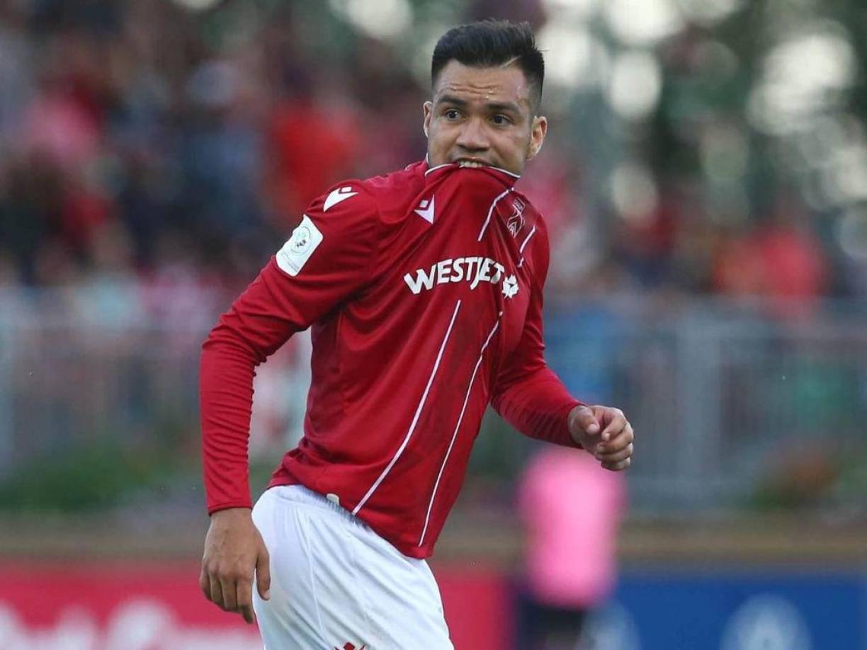 José Escalante - Dos equipos grandes de Honduras, Motagua y Marathón, se han interesado en el mediocampista del Cavalry de Canadá, con uno de ellos tiene pláticas adelantadas. De no llegar a un acuerdo, el hondureño estaría renovando contrato con el club canadiense.