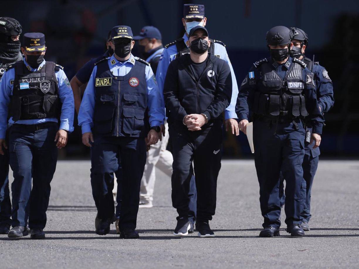 La extradición se llevó acabo a las 8:00 de la mañana de este viernes, cuando las autoridades de la Policía Nacional entregaron a Powery a la Administración de Control de Drogas (DEA).