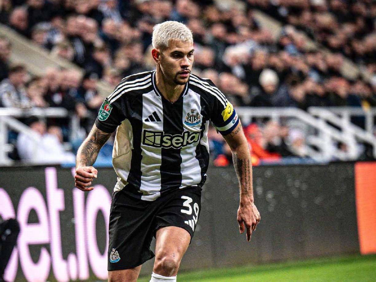 El Manchester City tendría como uno de sus objetivos a Bruno Guimaraes, jugador del Newcastle. El club estaría pidiendo por encima de los 100 millones, pero estarían dispuestos a negociar el traspaso.