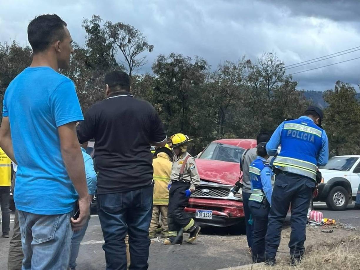 El otro lesionado también presentaba serias lesiones en su abdomen y fue trasladado para recibir atención médica de manera urgente.
