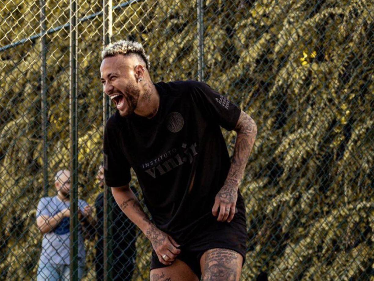 En caso de que todo salga bien con la recuperación de Neymar, el brasileño regresaría a las canchas en el mes de agosto.