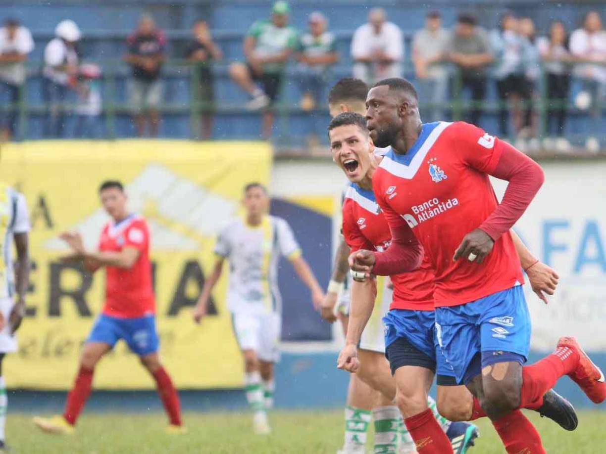 Yustin Arboleda fue la figura del Olimpia ante Juticalpa al marcar los dos goles de la victoria. 