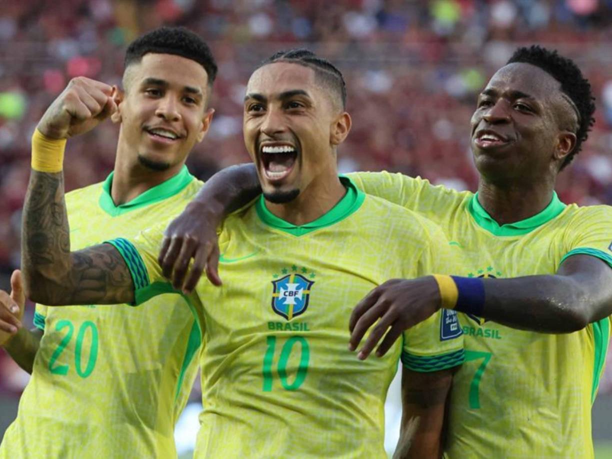 Ya hablando del partido, en el minuto 43 Raphinha ejecutó un tiro libre colocado que venció al portero venezolano, que había sido figura al salvar varios disparos claros.