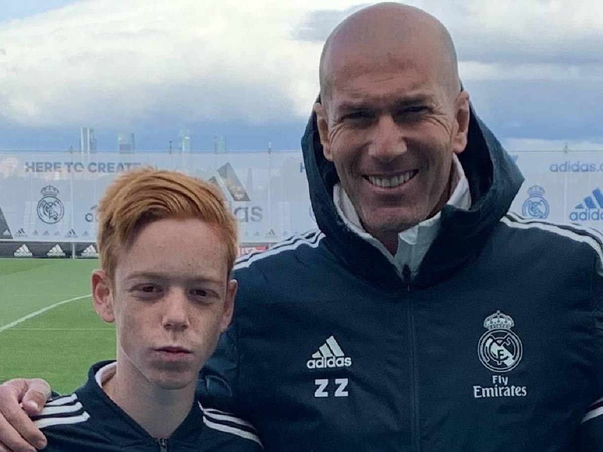 Una rotura del ligamento cruzado lo apartó del fútbol en 2022 y, en la operación posterior, sufrió el ataque de una bacteria que se coló en el cartílago de la articulación que le provocó una infección y ahora tiene que retirarse de forma obligada.