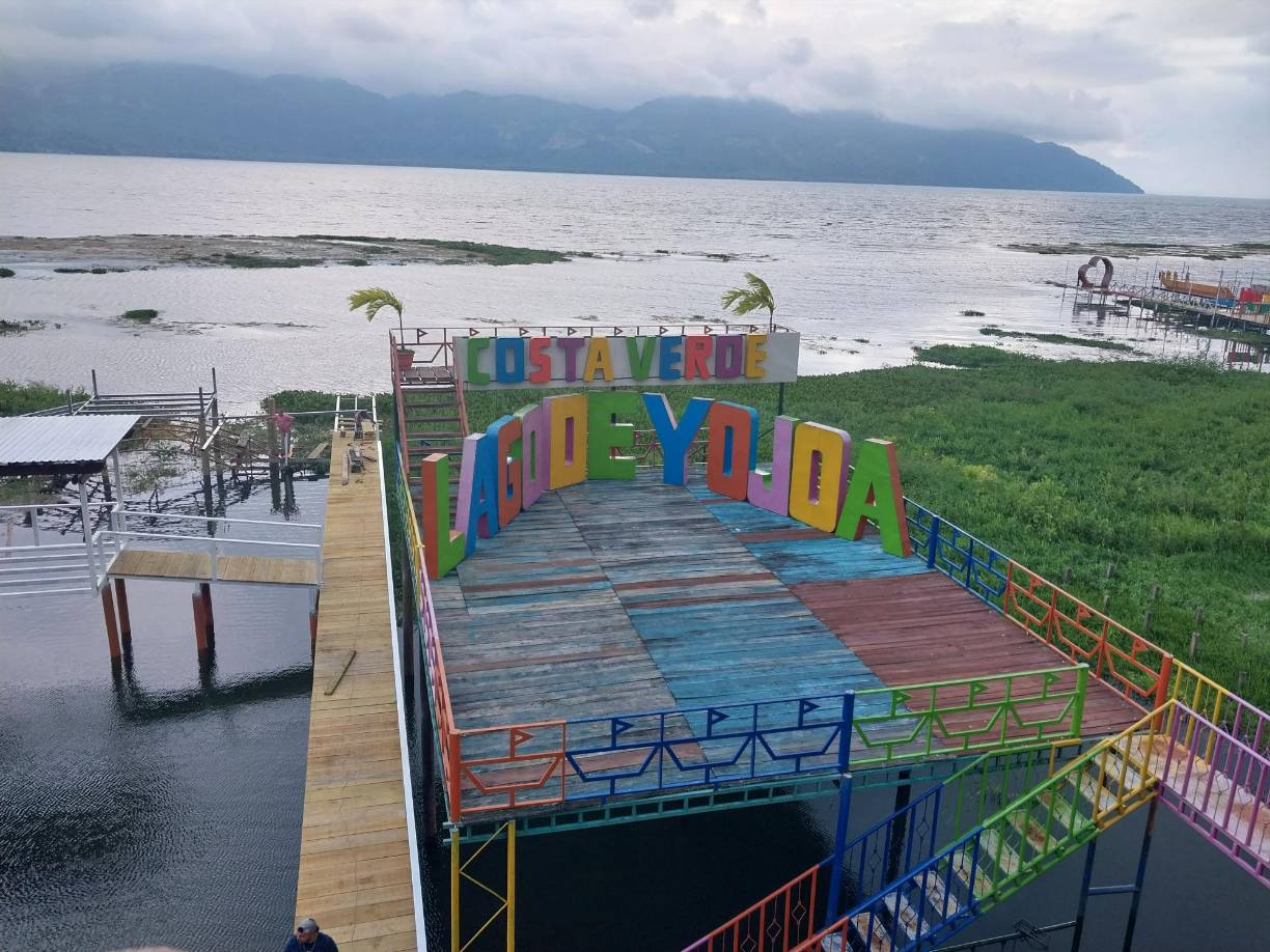 Restaurante El Dorado: Este negocio tiene uno de los muelles más grandes y vistosos. No solo es el favorito para tomarse fotografías memorable, también es un sitio de entretenimiento para las familias. 