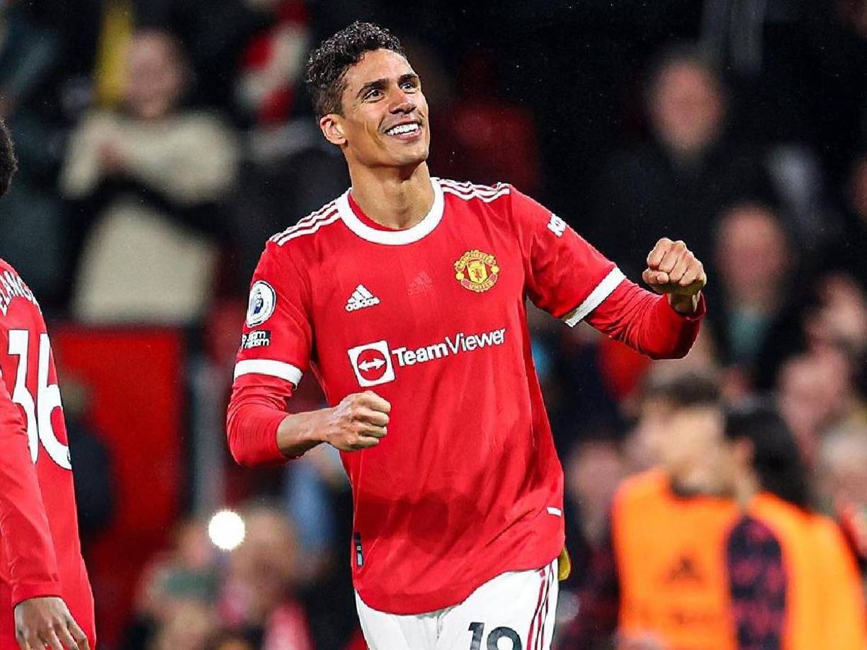 Fabrizio Romano informa que Raphael Varane se convertirá en nuevo fichaje del Como de Cesc Fábregas en los próximos días. El defensor ya ha dado el sí quiero y firmará por el conjunto italiano, que jugará la Serie A la próxima temporada.