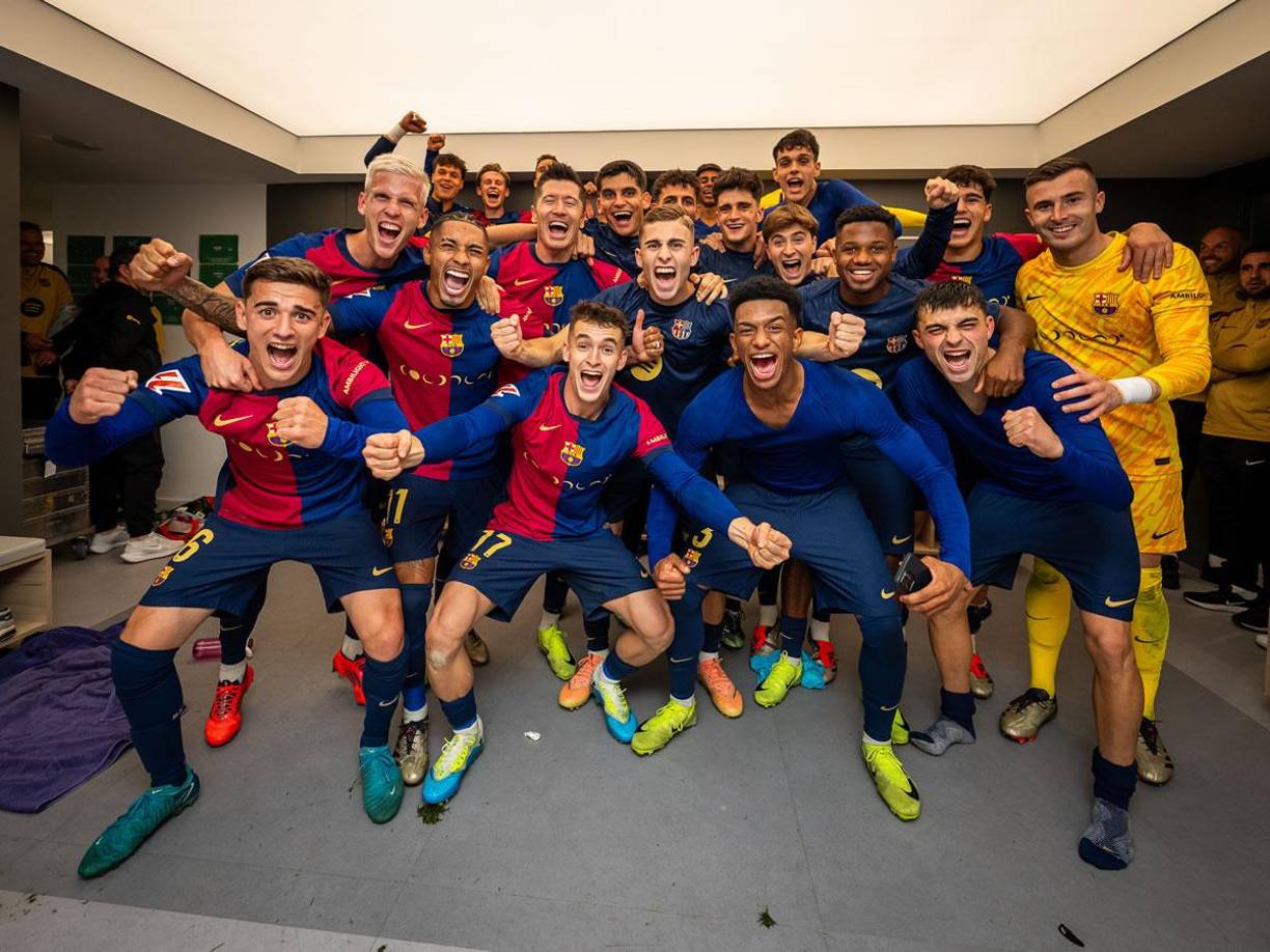 Así celebraron los jugadores del Barcelona el triunfo en el vestuario en el Bernabéu.